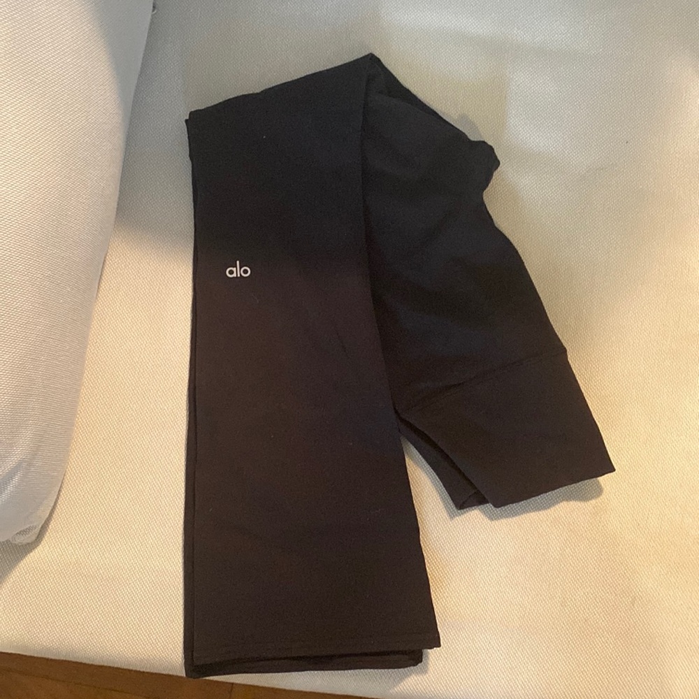 Never worn Alo black 7/8 flare leggings